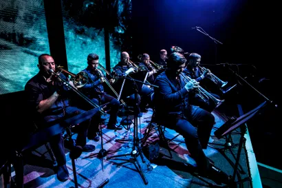 Concert finale with full orchestra